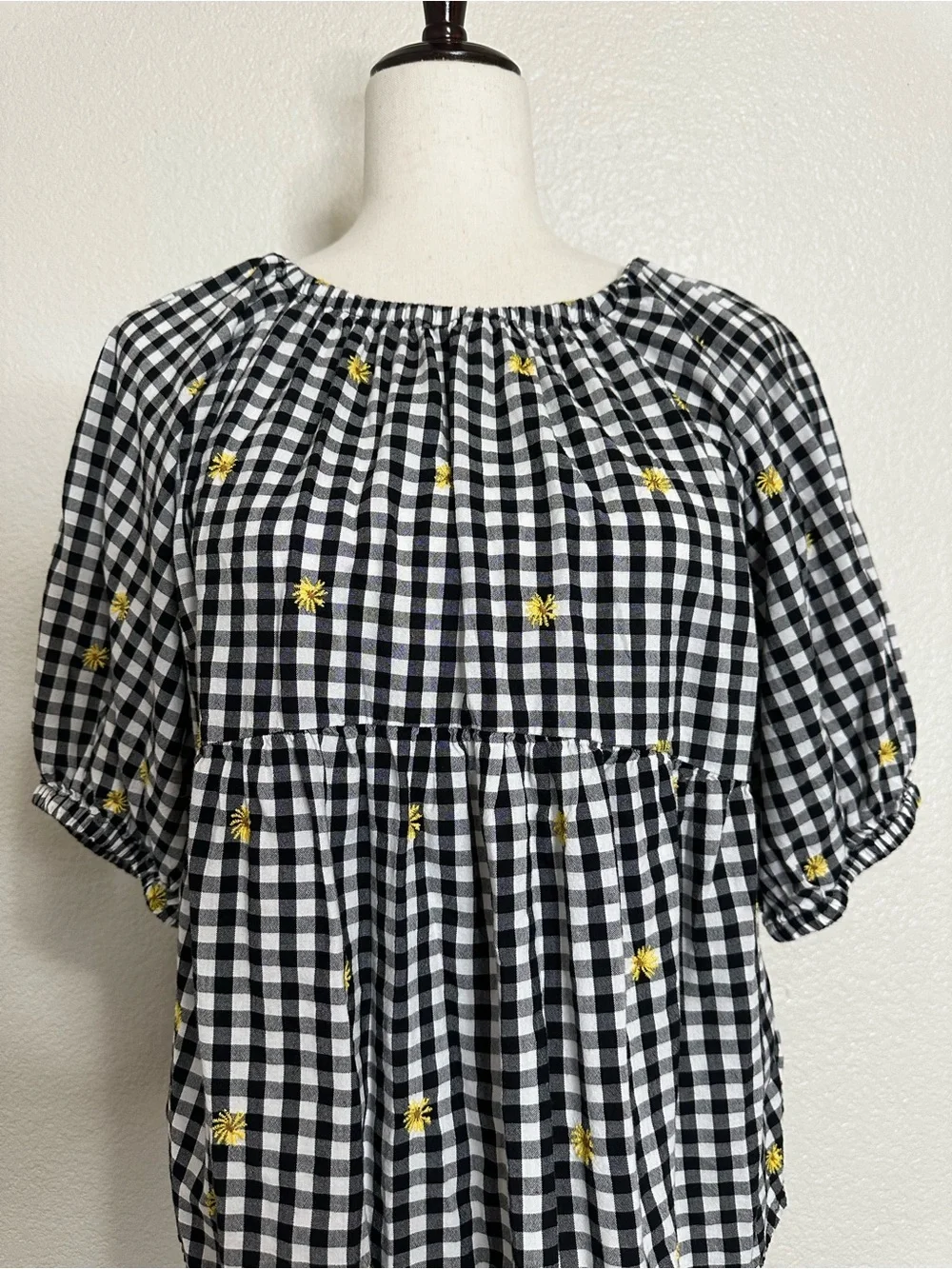 Old Navy Black White Gingham Embroidered Floral Puff Sleeves Top, Sz Medium